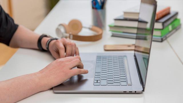 如何在苹果教育商店获取学生折扣及优惠金额