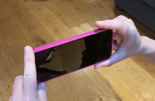 爆料称iPhone 17 Pro相机将迎三大颠覆性升级：8倍光变、专业应用及双控制键