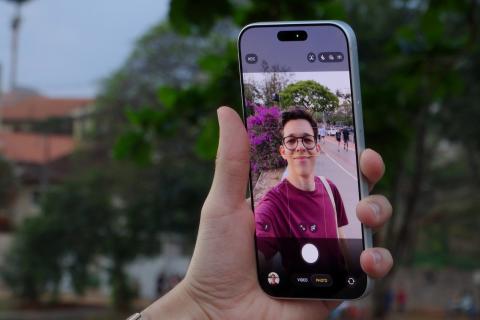 iPhone 17前置摄像头实测:与iPhone 16逐像素对比