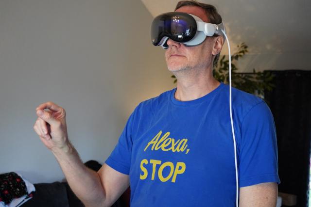 消息称苹果搁置更轻量版Vision Pro,转而聚焦开发对抗Meta的智能眼镜