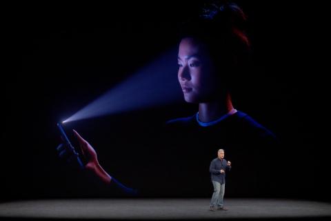 新报告称 iPhone 18 的“灵动岛”或将变得更小