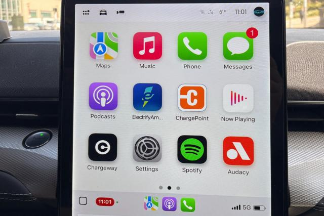 汽车制造商正让苹果粉丝们经历一场难以置信的戏弄