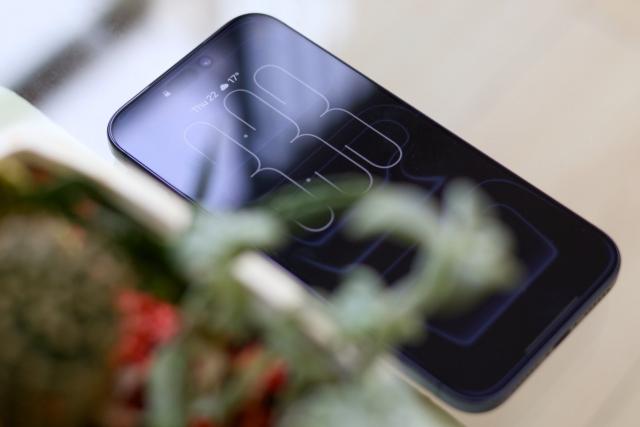 iPhone 18 这5大传闻曝光后，你现在用的手机瞬间不香了！