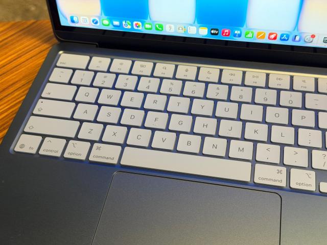 首拆MacBook Neo：维修性被直呼“太牛了”！简直完美