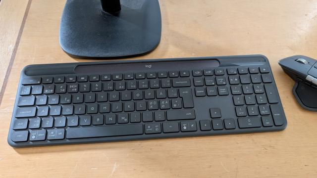 这款靠光充电的Mac键盘终于来到历史最低价