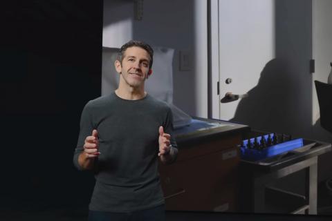 苹果新CEO设计过一款“奇葩”折叠iPad，但我们可能永远都见不到