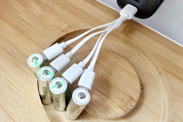 别再用那些老式有毒AA电池了,换上这些环保USB-C充电电池吧