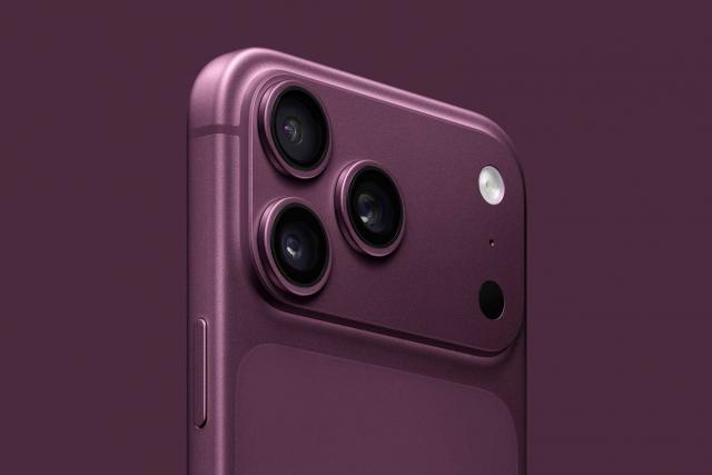 重磅泄露!iPhone 18 Pro「暗樱」色真机实拍证据曝光