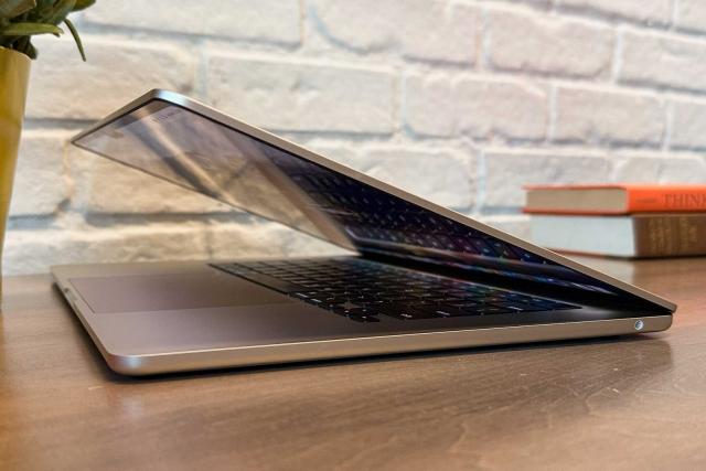 iPhone Duo 那个开合透视模糊,MacBook 现在也能玩了